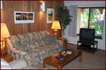 Clean private rental located close to the stores, shops, theaters, restaurants and the Vons Shopping Center. 