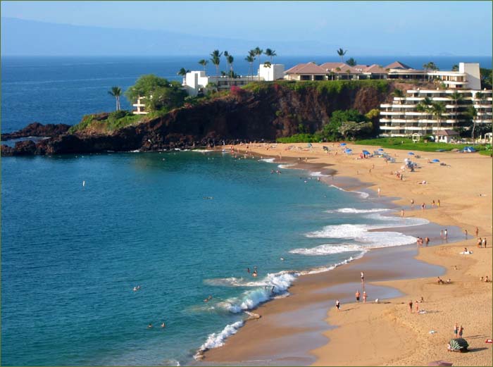 Beautiful pool, beachfront Maui condo rentals on Kaalapali.
