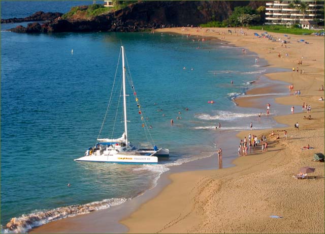Beautiful pool, beachfront Maui condo rentals on Kaalapali.