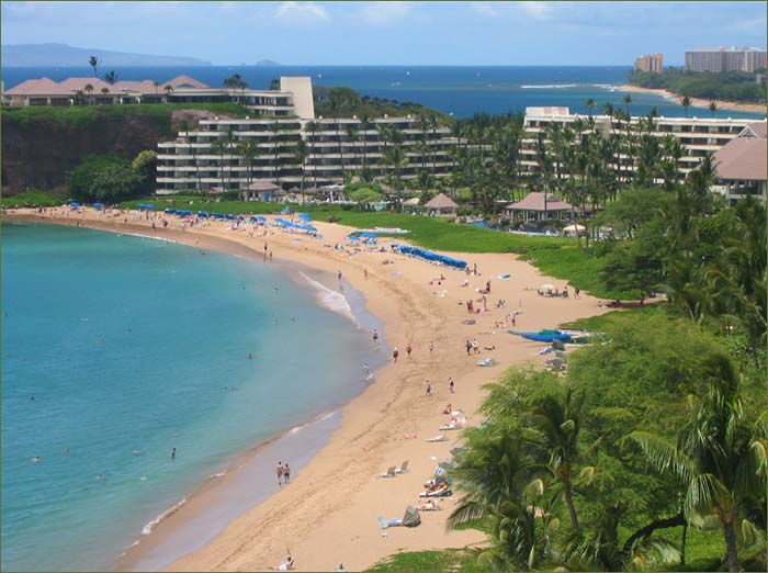 Beautiful pool, beachfront Maui condo rentals on Kaalapali.